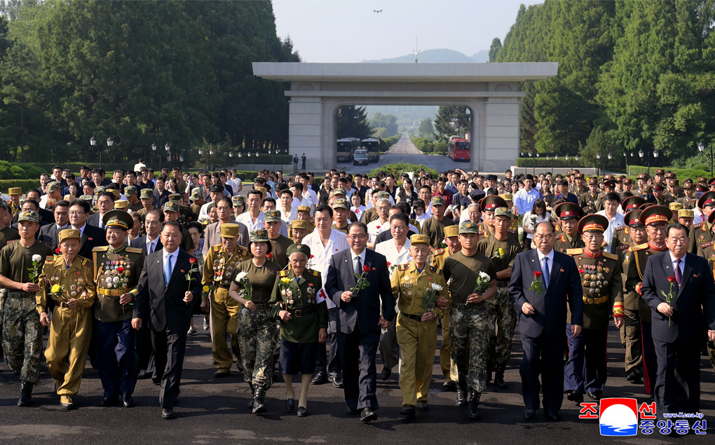 3-조국해방전쟁승리72돐 성대히 경축